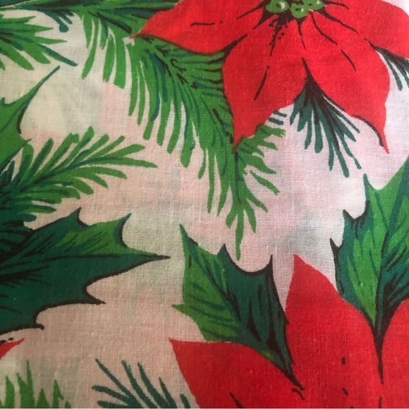 Vintage Poinsettia Oval Christmas Tablecloth - Picture 2 of 3